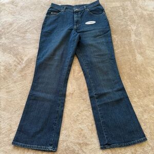 NWT Lee women’s bootcut jeans Size 10P Mediumwash